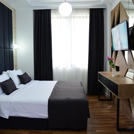 Hotel Comfort Тирана Экстерьер фото