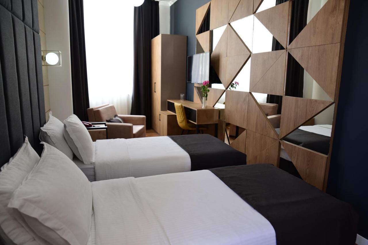 Hotel Comfort Тирана Экстерьер фото