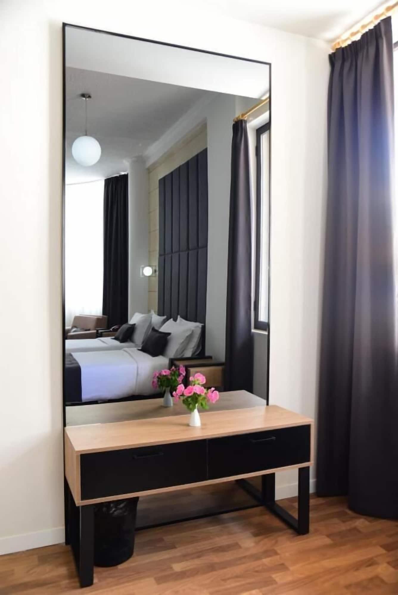 Hotel Comfort Тирана Экстерьер фото